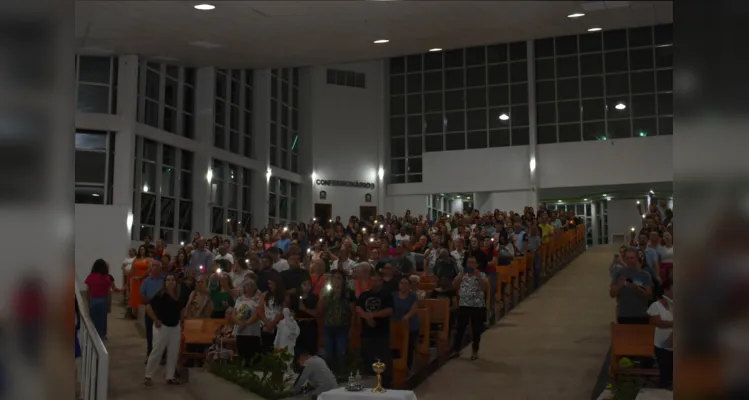 A igreja ficou lotada em plena segunda-feira.