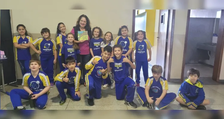 Um momento especial para os alunos foi a visita da escritora Jacqueline de Mattos, que respondeu a perguntas e contou um pouco de sua trajetória.