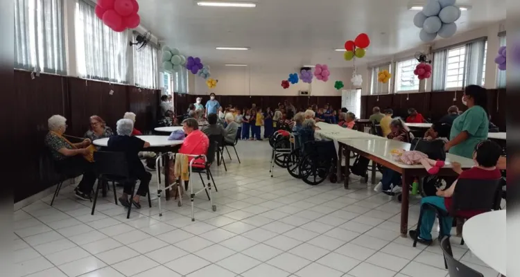 No asilo, a turma realizou diversas dinâmicas com os moradores.