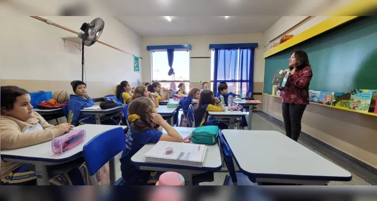 Um momento especial para os alunos foi a visita da escritora Jacqueline de Mattos, que respondeu a perguntas e contou um pouco de sua trajetória.