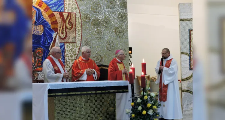 São 16 integrantes que desenvolvem um calendário anual, reunindo mensalmente catequizandos na Escolinha Vocacional.