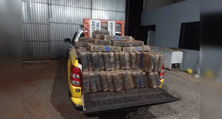 A droga, os veículos e os documentos apreendidos foram encaminhados para a delegacia da Polícia Civil de Maringá para os procedimentos cabíveis.