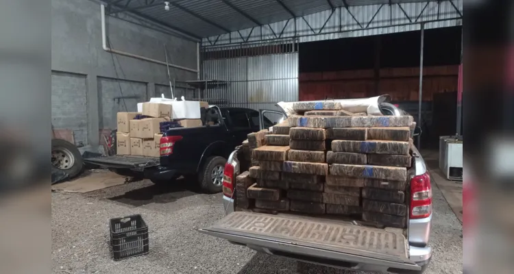 A droga, os veículos e os documentos apreendidos foram encaminhados para a delegacia da Polícia Civil de Maringá para os procedimentos cabíveis.