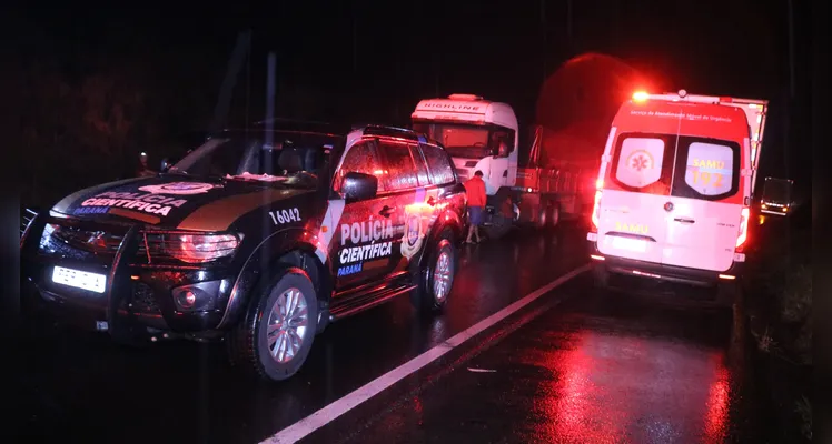 Motorista de caminhão que transportava maçãs morre em acidente, na BR-373, em Ipiranga |