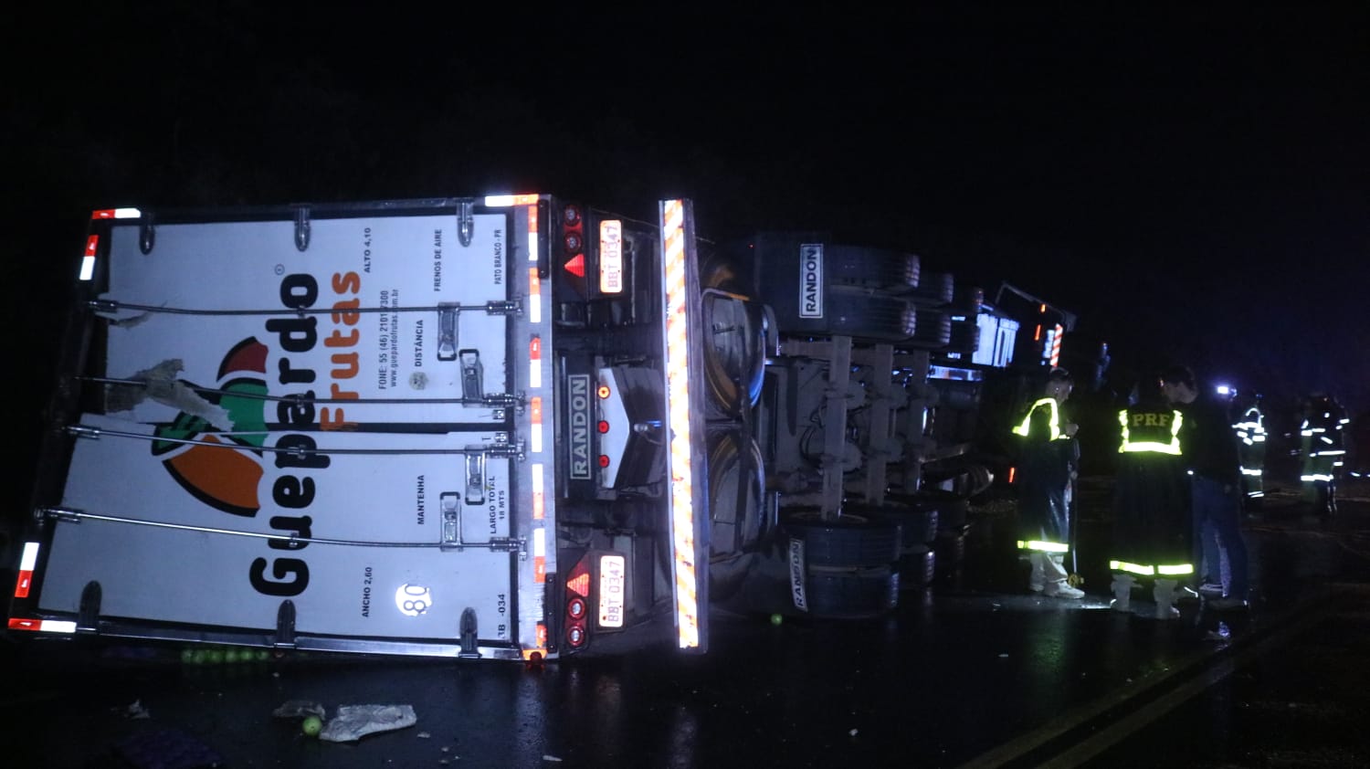 Motorista de caminhão que transportava maçãs morre em acidente, na BR-373, em Ipiranga |