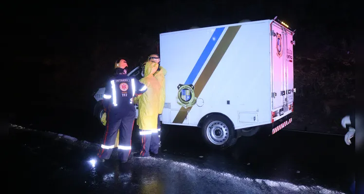 Motorista de caminhão que transportava maçãs morre em acidente, na BR-373, em Ipiranga |