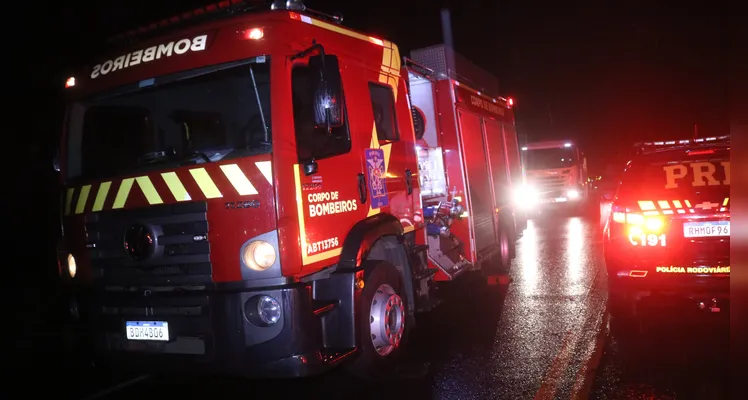 Motorista de caminhão que transportava maçãs morre em acidente, na BR-373, em Ipiranga |