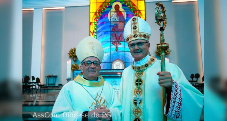 Catedral fica lotada na posse de Dom Bruno em PG; veja fotos