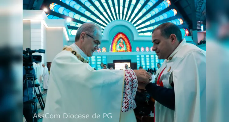 Catedral fica lotada na posse de Dom Bruno em PG; veja fotos