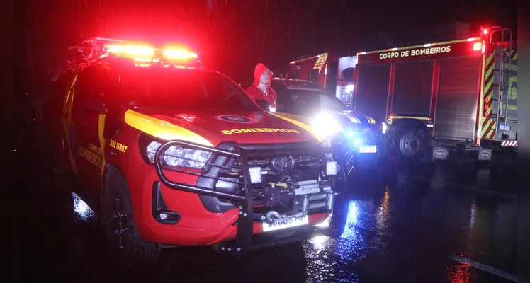 Motorista de caminhão que transportava maçãs morre em acidente, na BR-373, em Ipiranga |