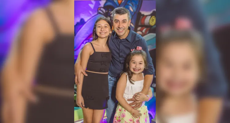 Antonio Renou de Freitas e suas filhas Valentina e Laura Presner de Freitas.