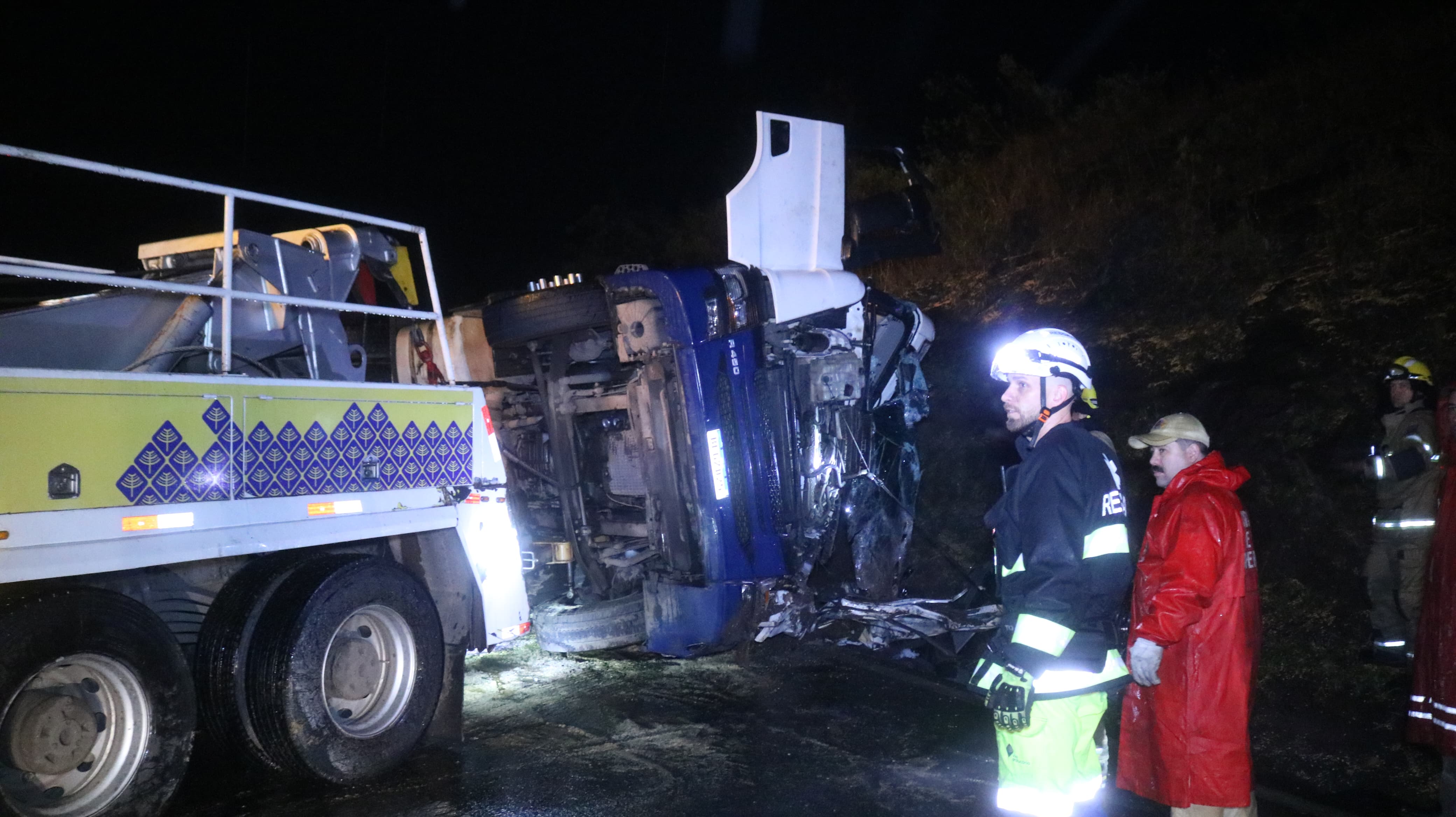 Motorista de caminhão que transportava maçãs morre em acidente, na BR-373, em Ipiranga |