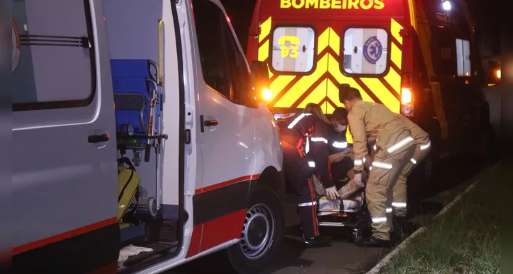 Dois jovens ficam feridos devido a acidente ocorrido na madrugada deste domingo (18), no Boa Vista, em Ponta Grossa |