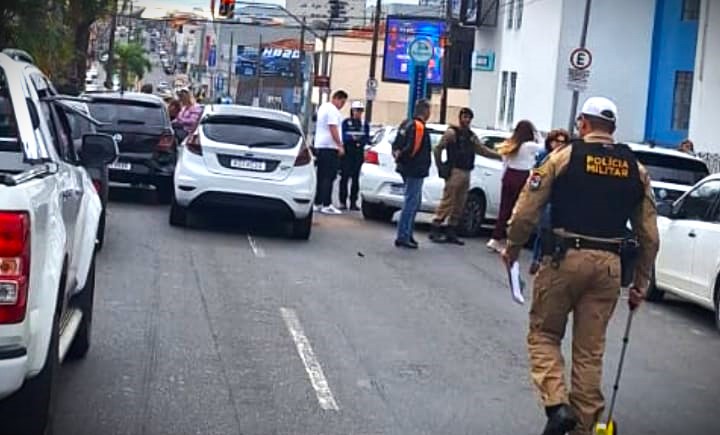 Colisão aconteceu em frente ao Hospital Bom Jesus.