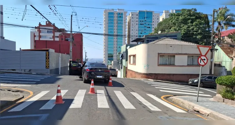 Veículo BMW transitava pela rua General Osório.