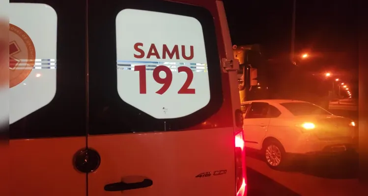 Motorista sem CNH colide com caminhão estacionado em PG