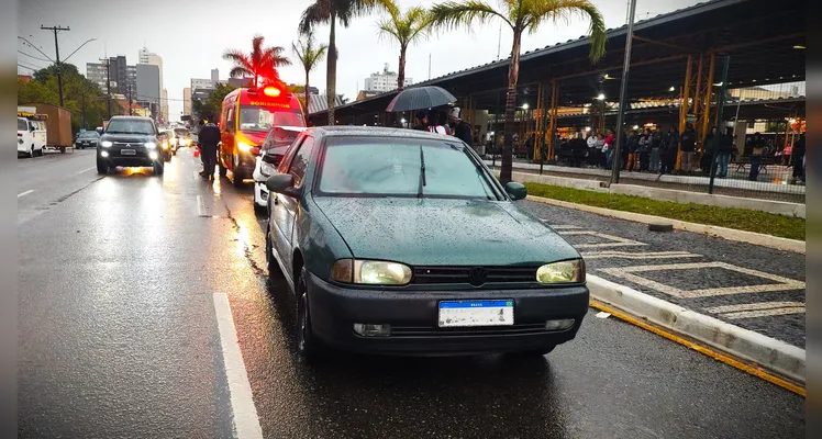 Veículo Gol esteve envolvido na colisão.