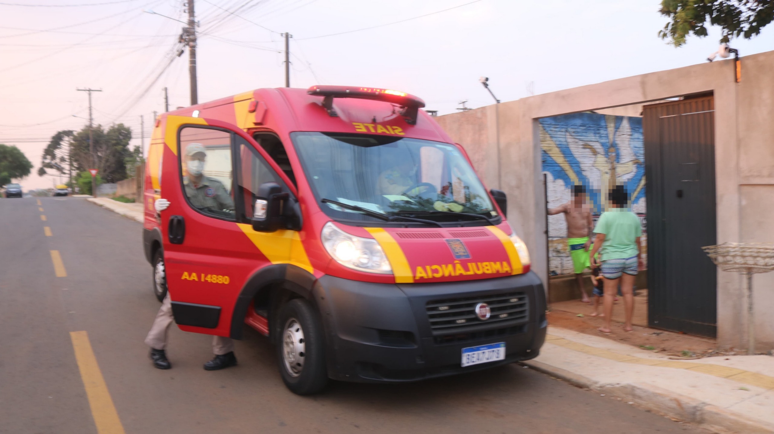 Corpo de Bombeiros (Siate) levou a vítima para o HU-UEPG.