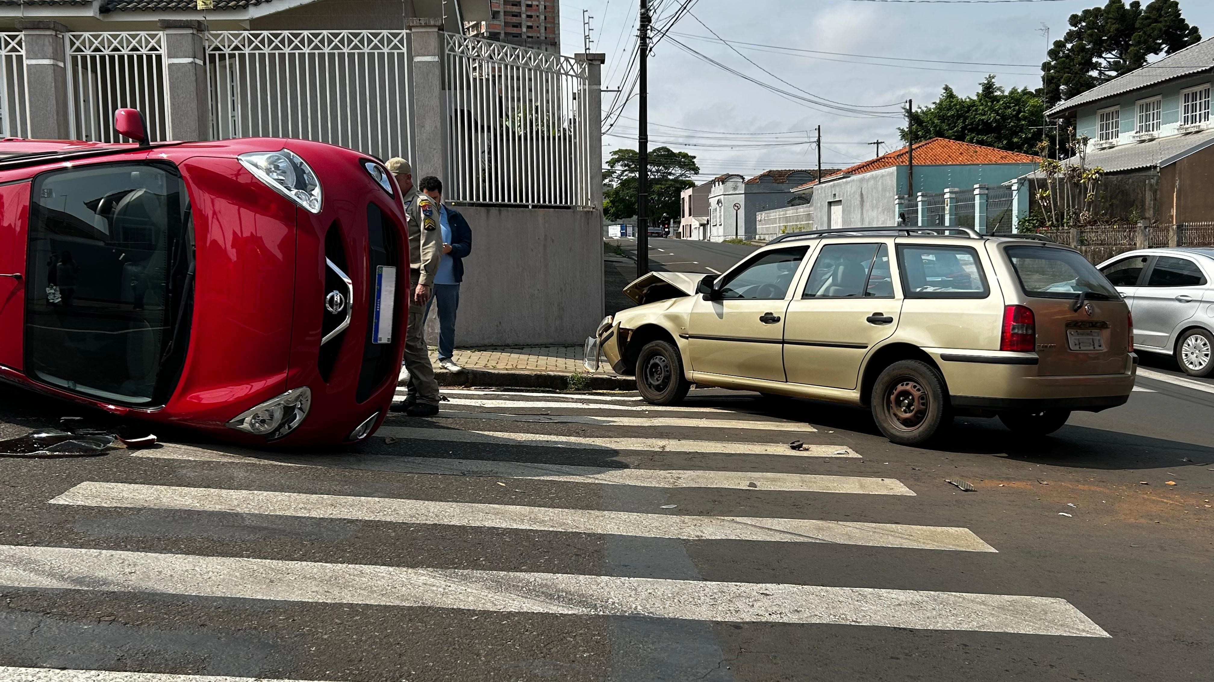 Acidente aconteceu em cruzamento do bairro Oficinas.