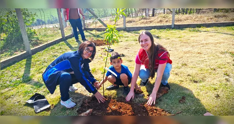 Expo&Flor plantou mais de 200 mudas árvores em Ponta Grossa