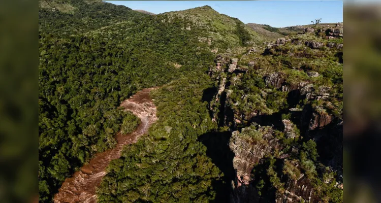 Saindo de Ponta Grossa, trajeto até o local é feito pelas rodovias PR-151 e PR-340.