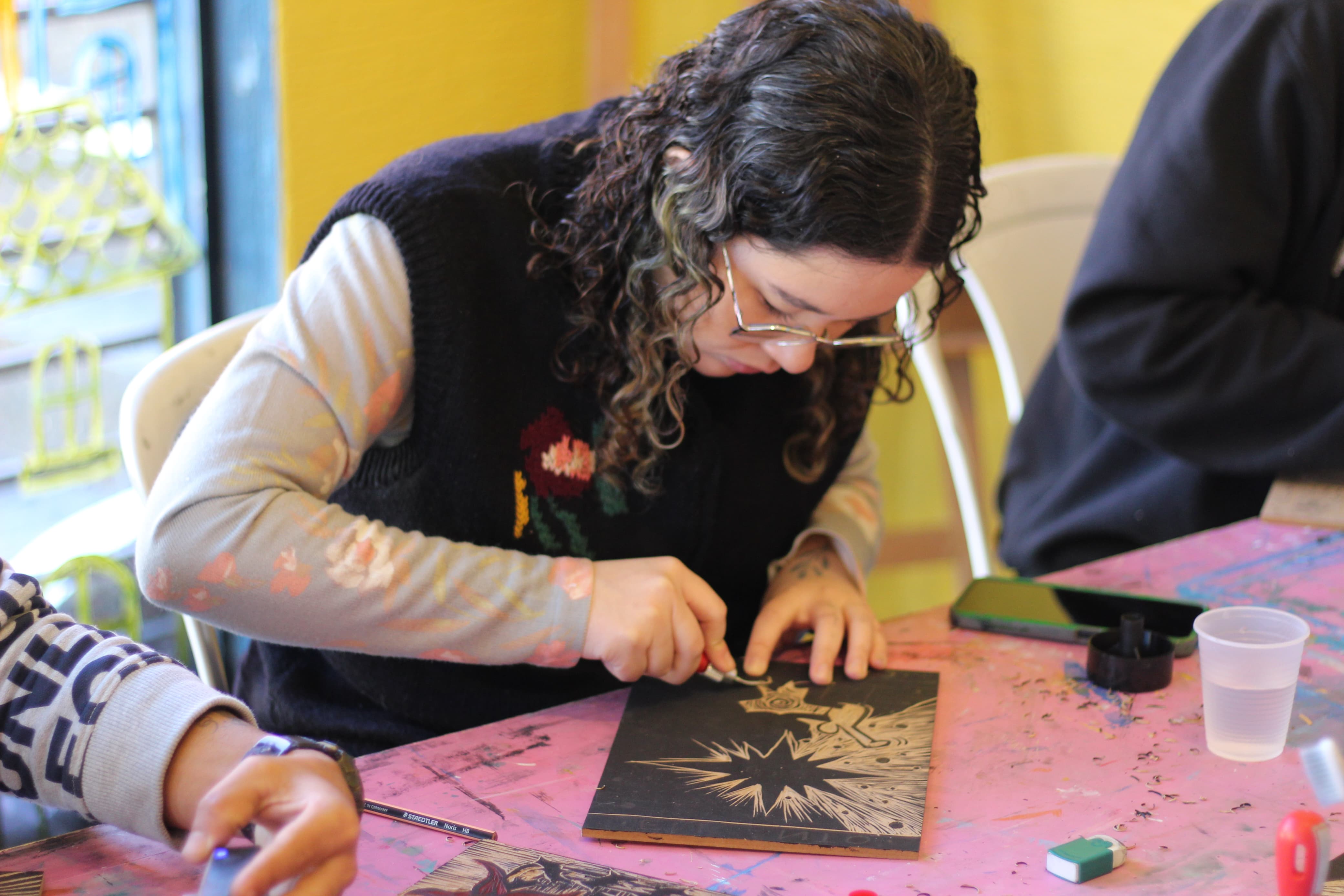 O ateliê foi formado por dez alunos, de diferentes idades, gêneros e classes socioeconômicas, selecionados a partir de um edital.