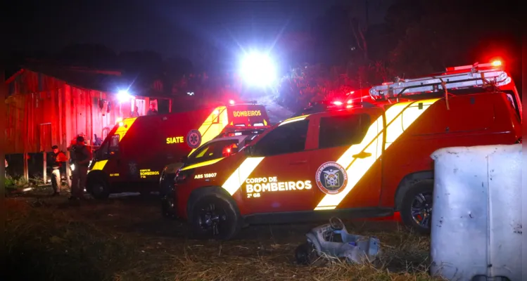 Bombeiros realizaram os atendimentos iniciais às vítimas.