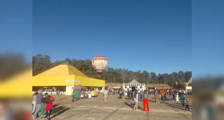 Balões coloriram o céu de Ponta Grossa, neste sábado (20) |