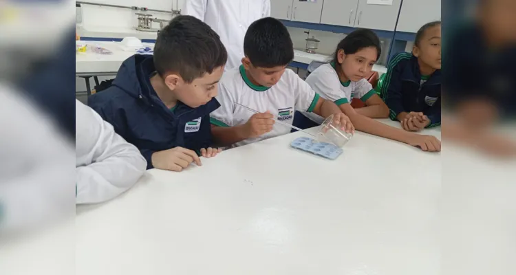 Confira a visita dos alunos à Universidade Estadual de Ponta Grossa.