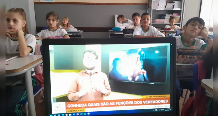 Veja como foram os registros em sala de aula e nas repartições públicas.