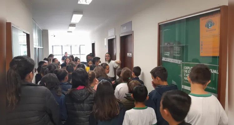 Veja como foram os registros em sala de aula e nas repartições públicas.