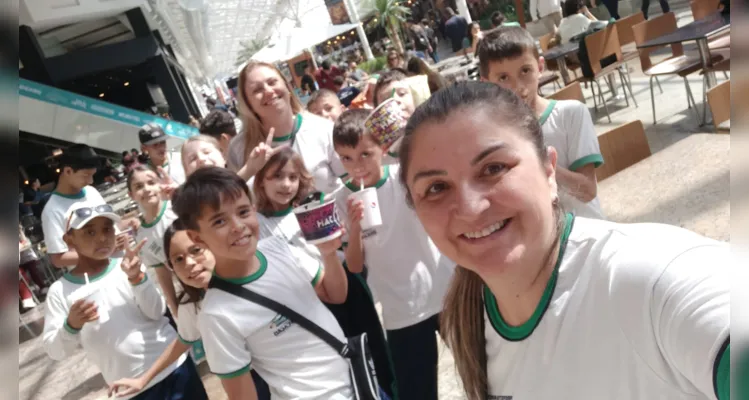 Veja as fotos dos passeios dos estudantes em vários locais.