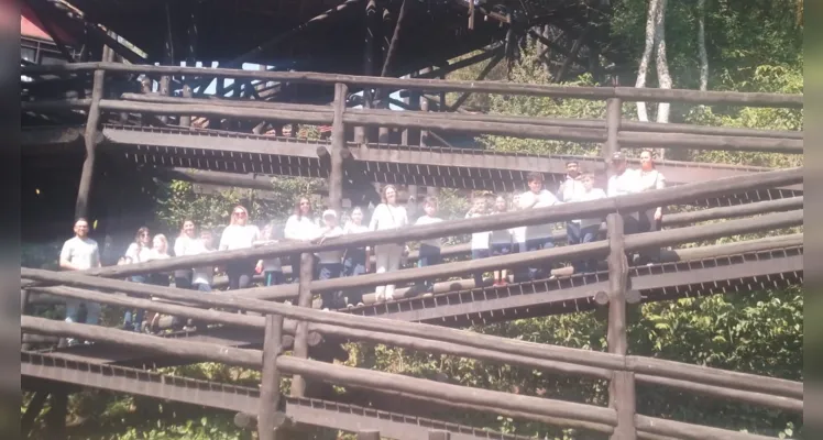 Veja as fotos dos passeios dos estudantes em vários locais.