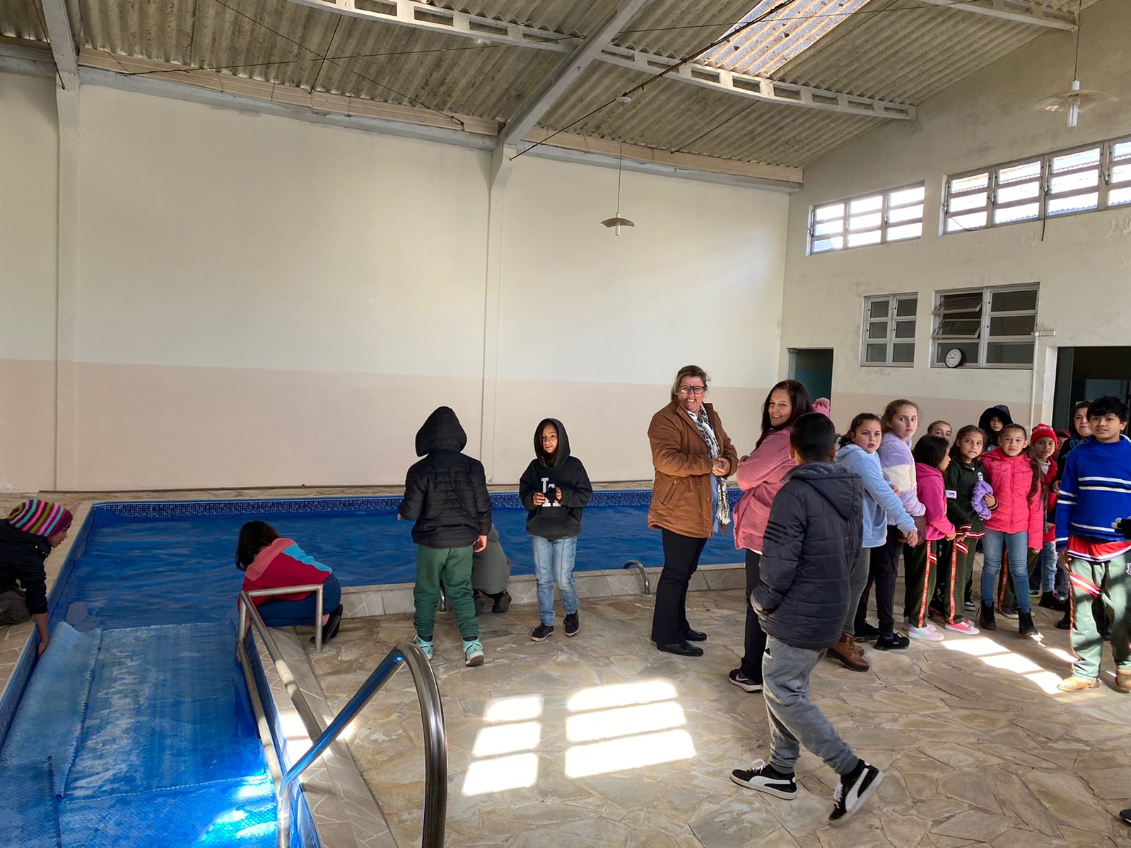 Confira os registros da visita dos educandos na associação do município.