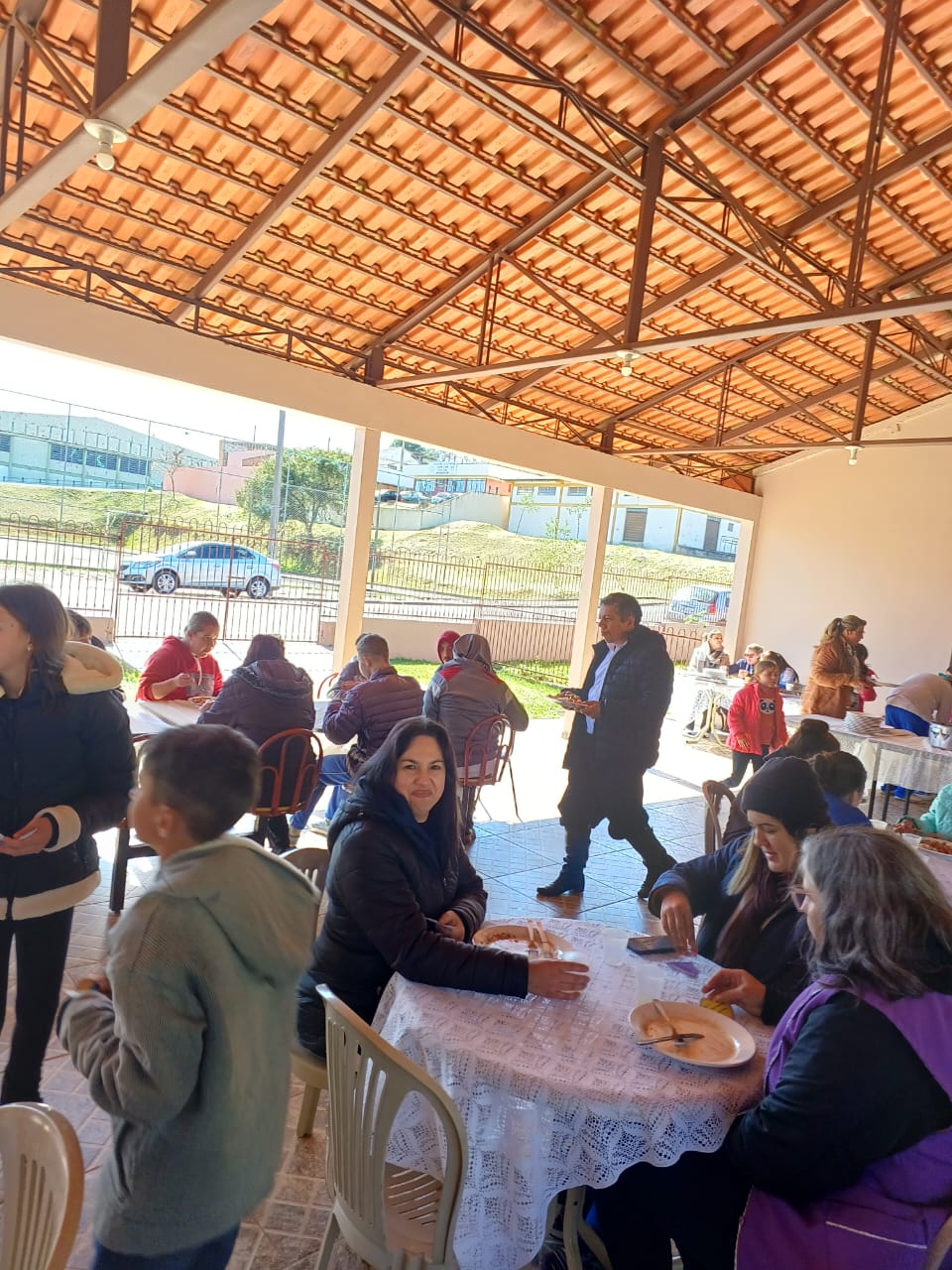 Confira os registros da visita dos educandos na associação do município.