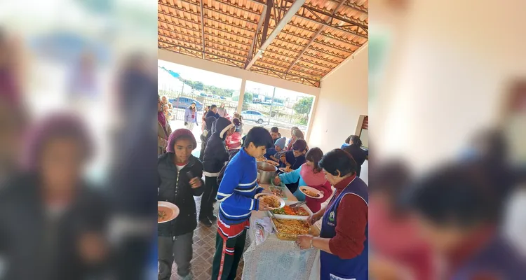 Confira os registros da visita dos educandos na associação do município.