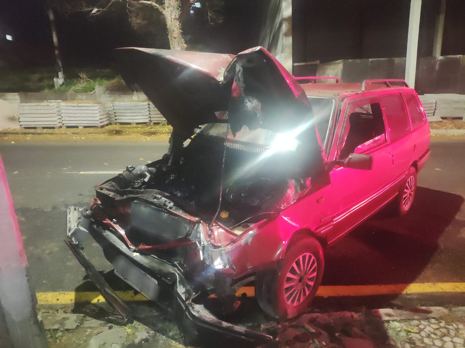 Acidente aconteceu em cruzamento do bairro Uvaranas.