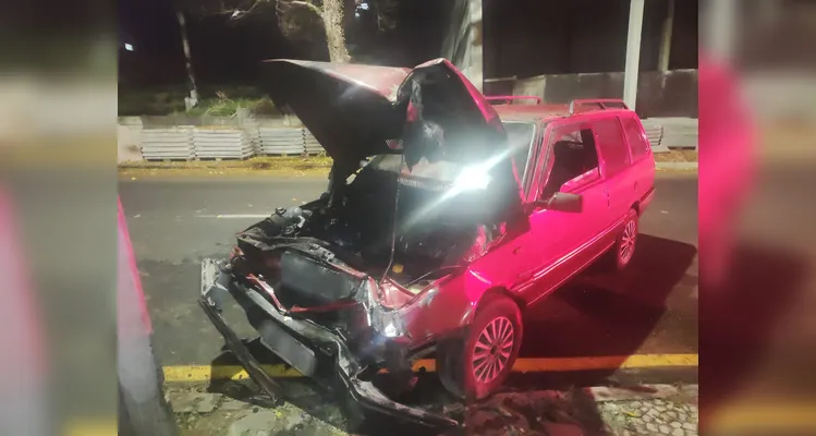 Acidente aconteceu em cruzamento do bairro Uvaranas.