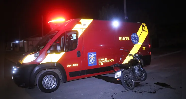 Carro colide contra motocicleta e um homem fica ferido, em Ponta Grossa |