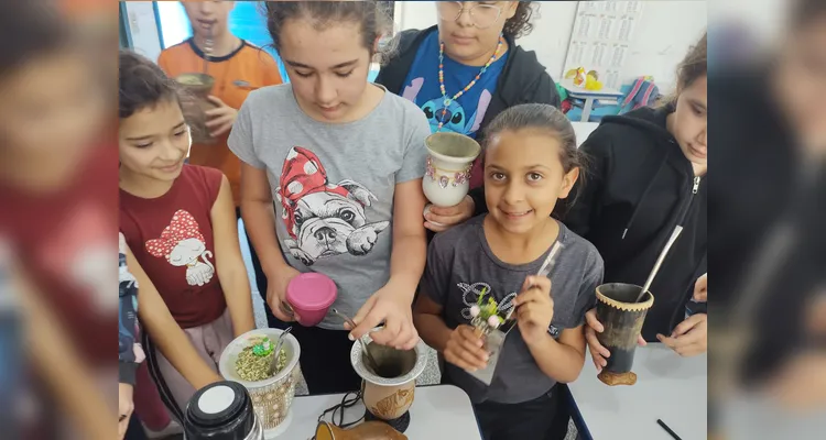 Veja como foi o trabalho e a 'roda de chimarrão' em sala de aula.