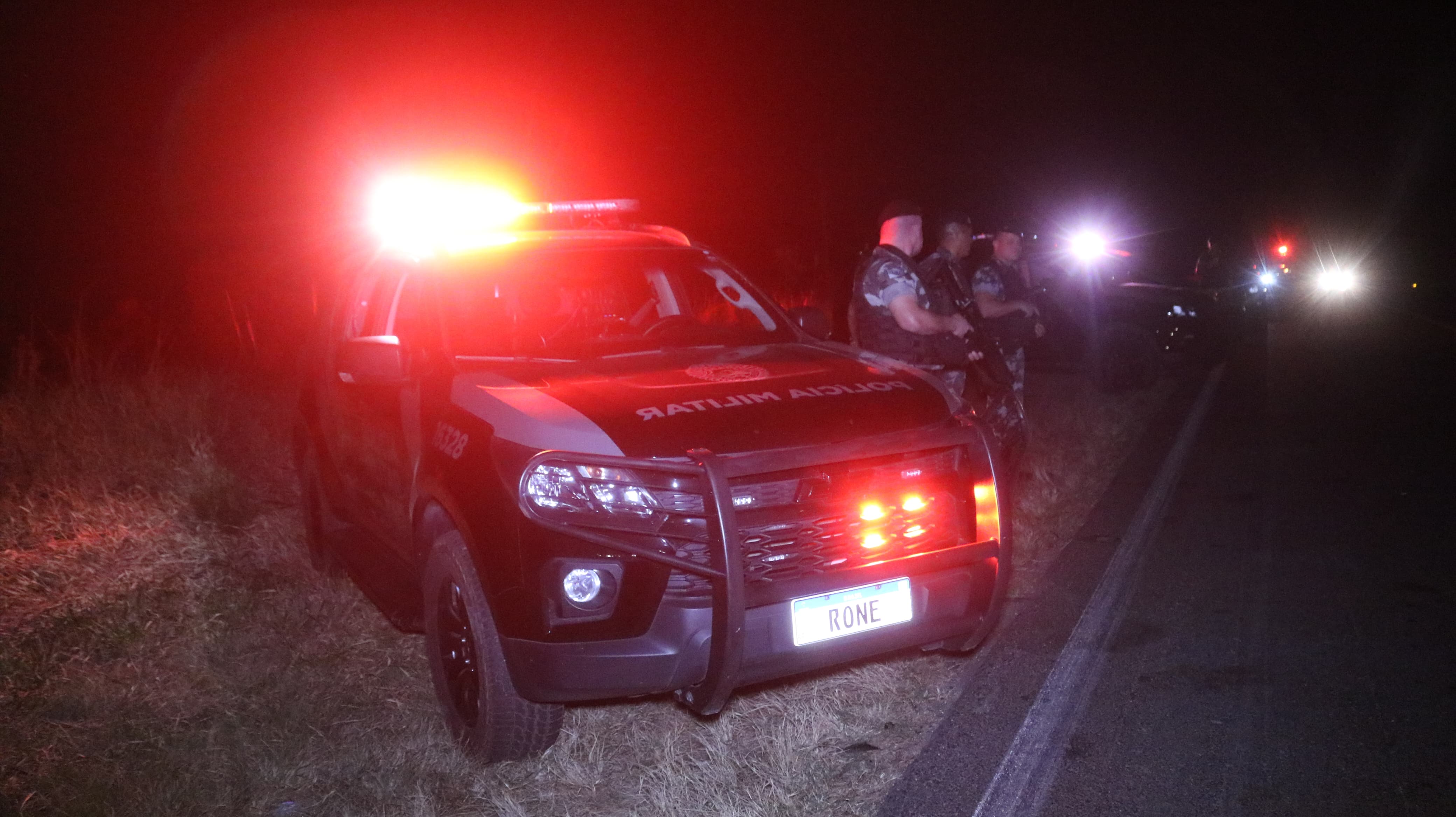 Homem que pilotava moto roubada e portava drogas morre após confronto contra o batalhão de Rone da Polícia Militar, em Ponta Grossa |