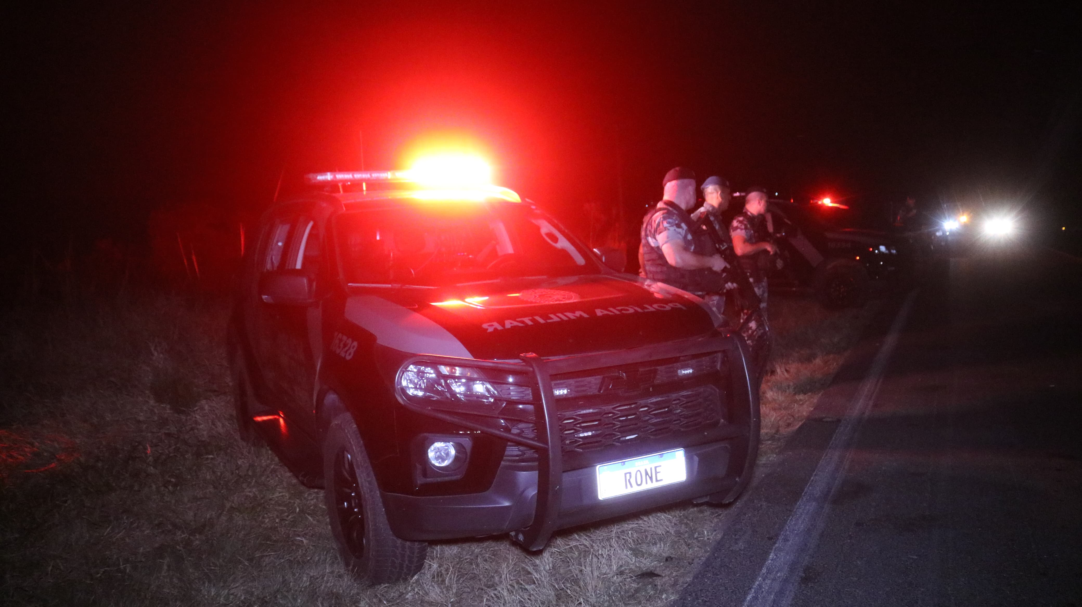 Homem que pilotava moto roubada e portava drogas morre após confronto contra o batalhão de Rone da Polícia Militar, em Ponta Grossa |