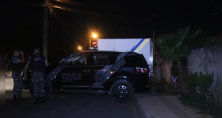 Homem que pilotava moto roubada e portava drogas morre após confronto contra o batalhão de Rone da Polícia Militar, em Ponta Grossa |