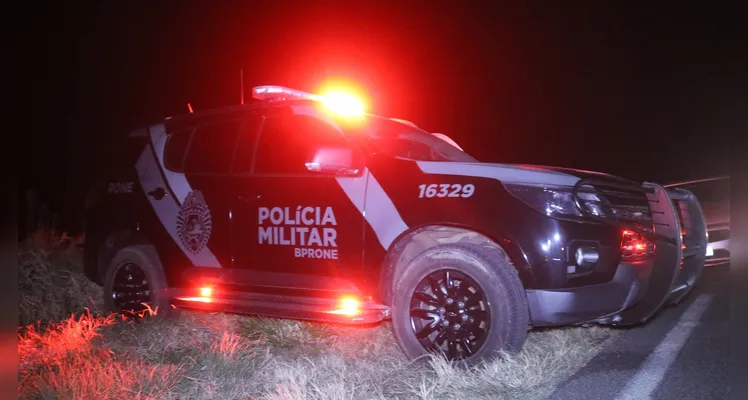 Homem que pilotava moto roubada e portava drogas morre após confronto contra o batalhão de Rone da Polícia Militar, em Ponta Grossa |