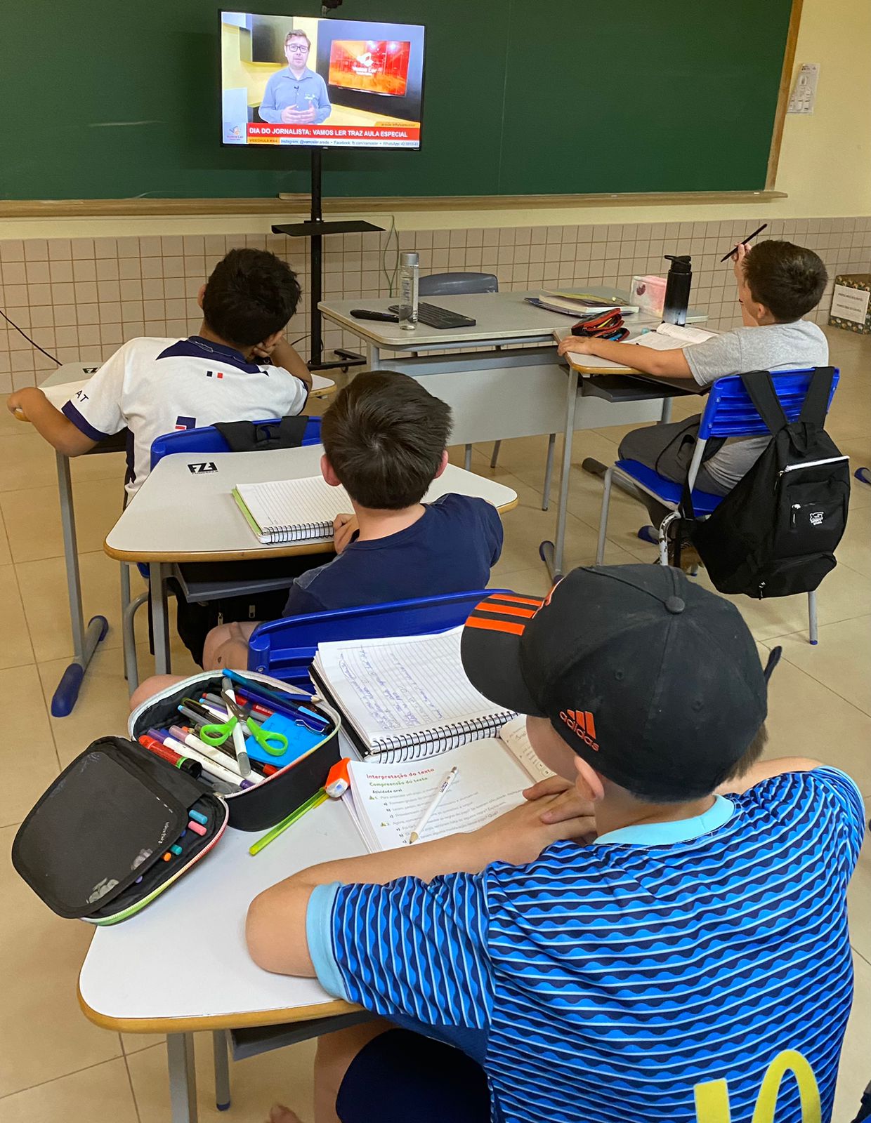 Estudantes puderam entender mais sobre processo jornalístico e realizar desenhos em sala de aula.