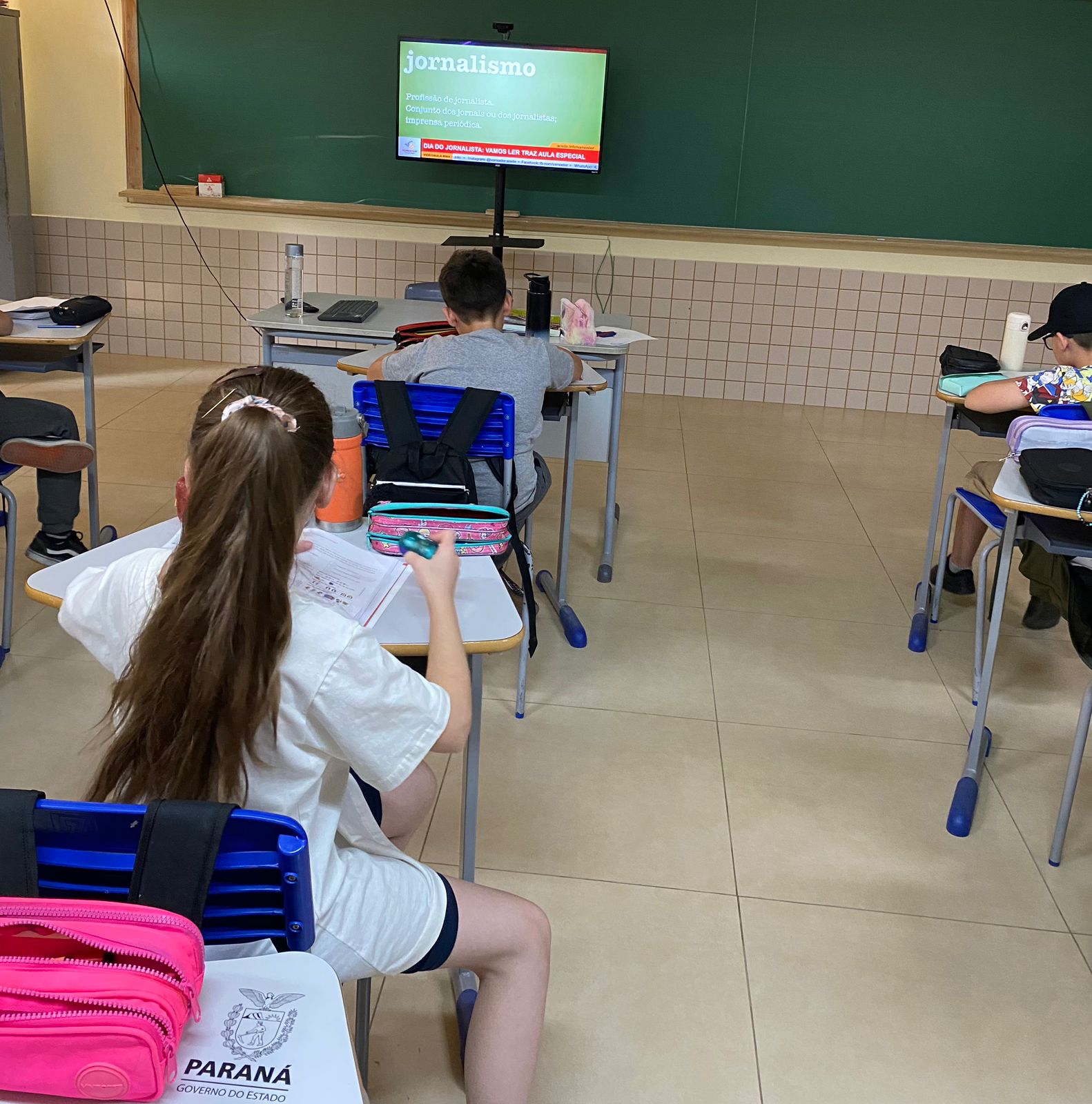 Estudantes puderam entender mais sobre processo jornalístico e realizar desenhos em sala de aula.