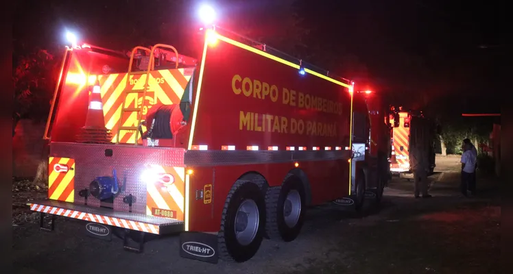 Corpo de Bombeiros (ABTR) combateu as chamas.