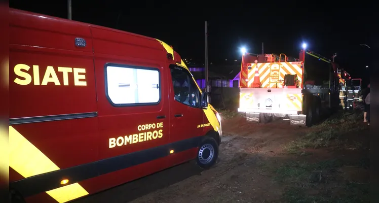 Corpo de Bombeiros foi mobilizado para combater o incêndio.