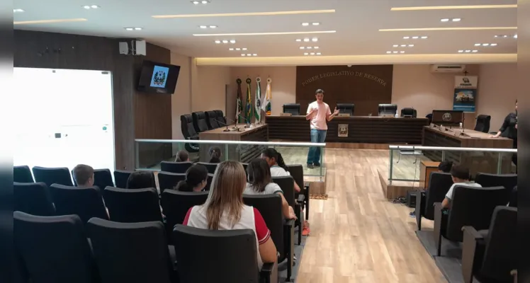 Veja como foram os registros em sala de aula e nas repartições públicas.