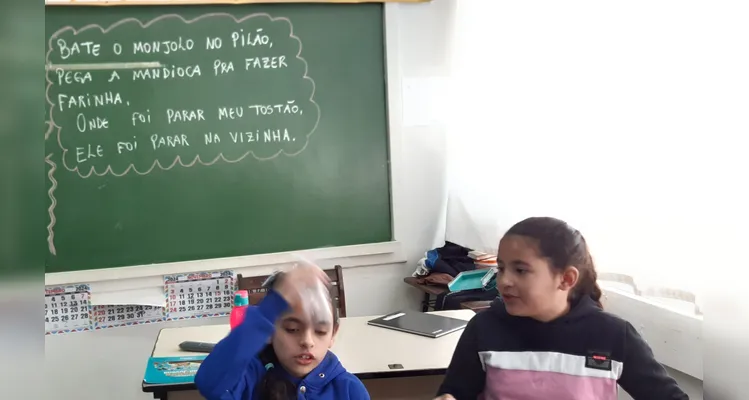 Proposta divertiu e ensinou estudantes em sala de aula.